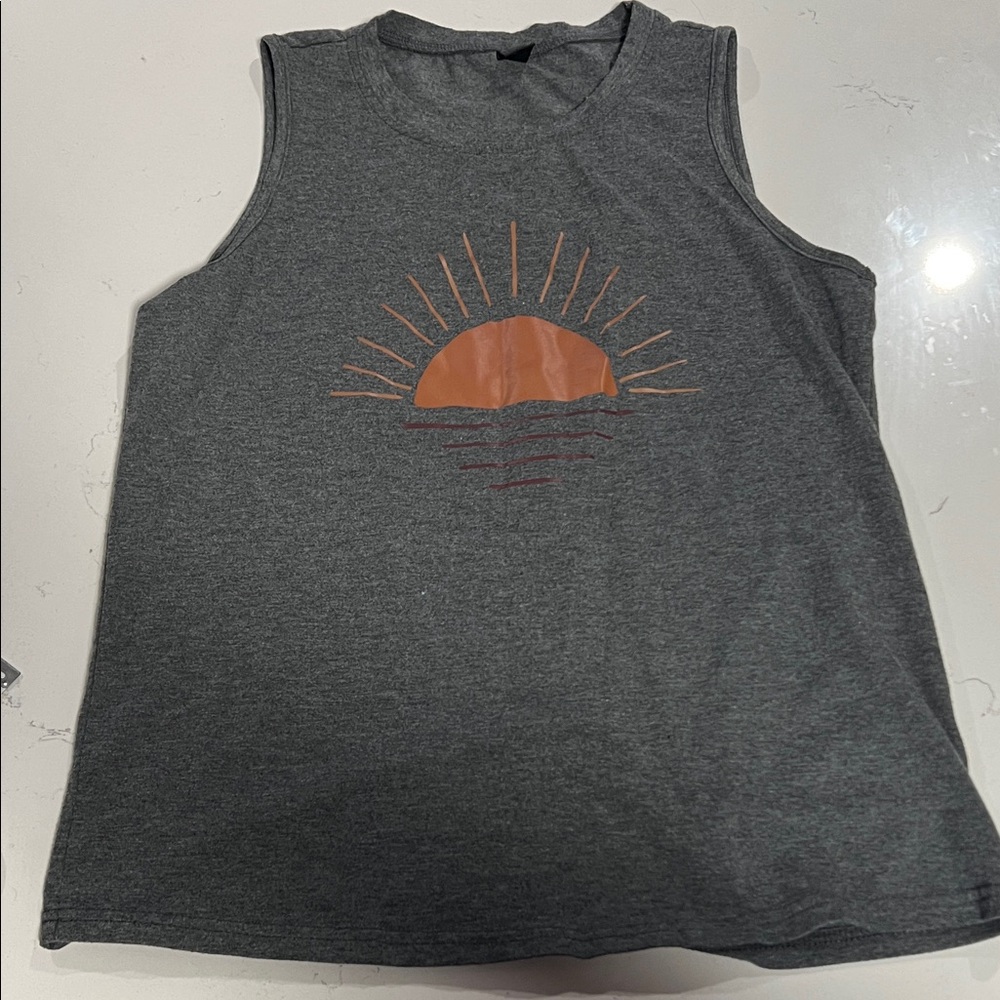 SHEIN Charcoal Muscle Tee with Sunset Design
